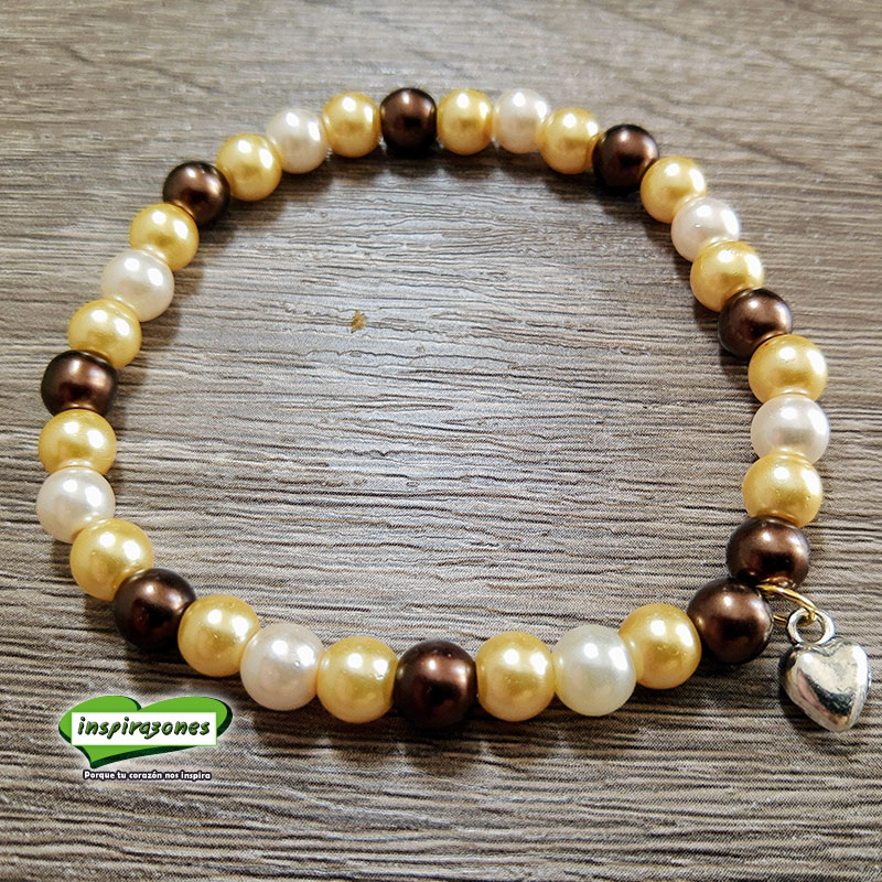 Pearl bead bracelet with a heart